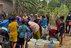 Brimob Polda Jambi Salurkan Air Bersih, Bantu Warga Terdampak Kekeringan di Muaro Jambi