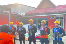 Mobil Travel Jurusan Padang-Jambi Tercebur ke Sungai Batanghari, 1 Orang Terjebak di Dalam Kendaraan