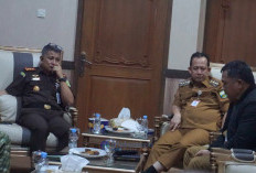 Tegas!!! Respon Tuntutan Warga, Bupati BBS Resmi Tutup Pelabuhan Pasir di Penyengat Olak