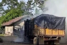 Truk Pengangkut Sawit Di Pijoan Nyaris Ludes Terbakar