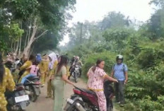 Emak - emak Desa Teluk Pandak Hadang Anggota Saat Hendak Tindak PETI