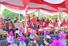 Wakapolda Jambi Saksikan Pawai Pembangunan dan Karnaval Kemerdekaan RI ke-81
