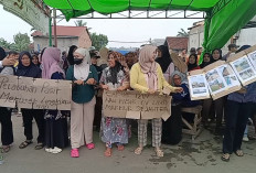 Demo Tuntut Tambang Pasir Ditutup, Warga Penyengat Olak Dirikan Tenda di Jalan Nasional