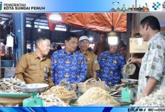 Sekda Alpian Pimpin Pemantauan Pasar Tanjung Bajure, Pedagang Sampaikan Keluhan
