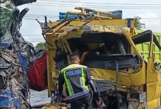 Adu Kambing Truk Canter vs Fuso di Tebo, Satu Tewas dan Lalu Lintas Macet Total