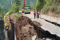 Jalan Penghubung Sungai Penuh–Tapan Amblas, Lalu Lintas Diberlakukan Buka Tutup