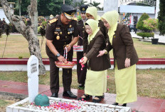 Jelang Hari Lahir Kejaksaan RI ke-81, Kejati Jambi Gelar Ziarah ke Taman Makam Pahlawan